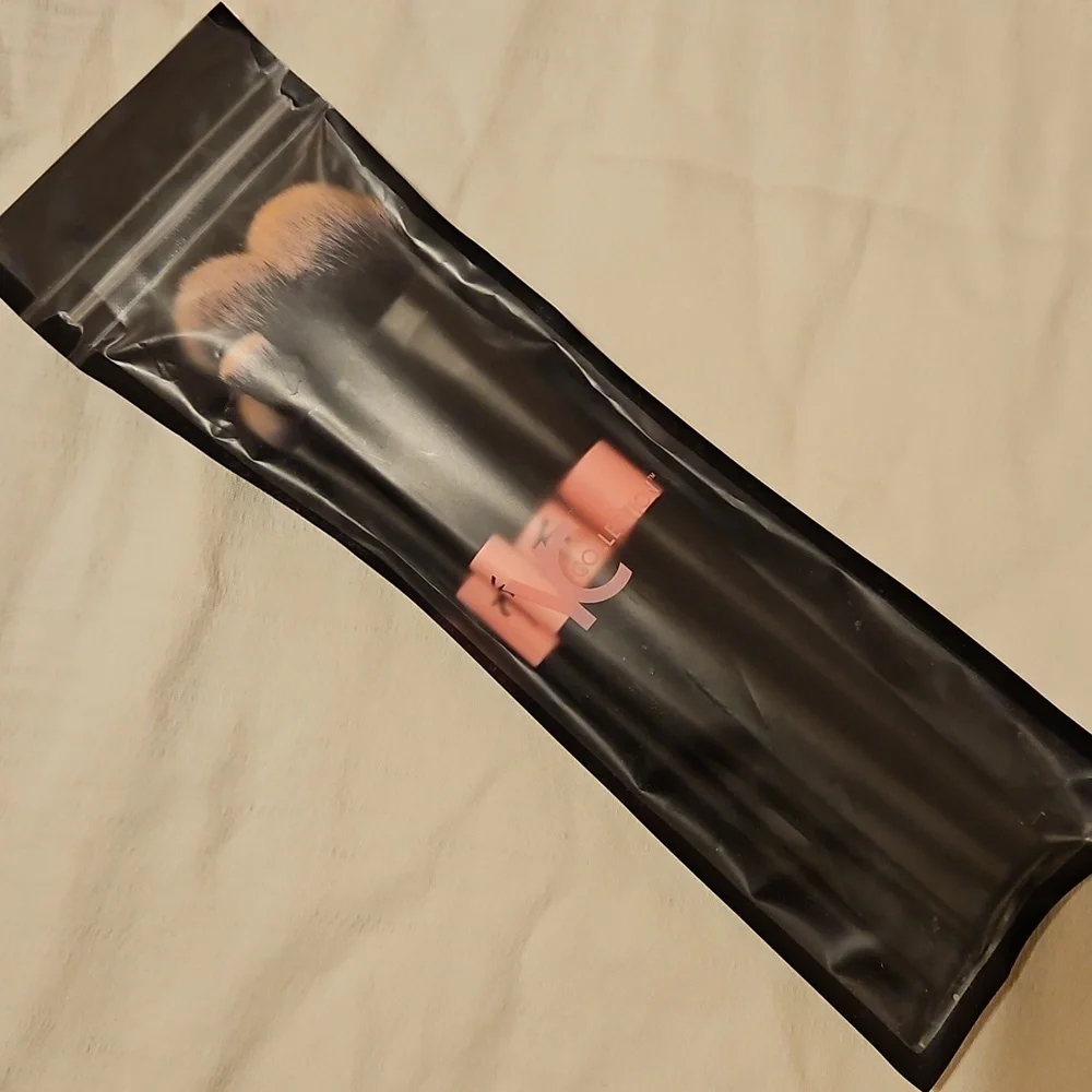 YC Collection Set of 4 Makeup brushes